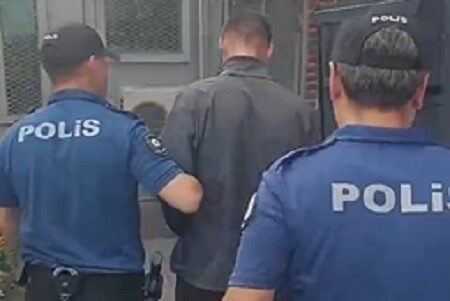 İzmir’in Konak ilçesinde polis ekipleri tarafından şüphe üzerine durdurulmak istenen