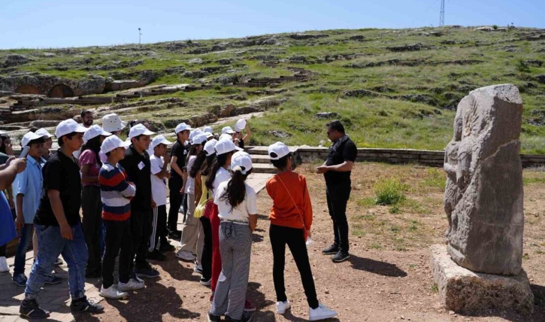 Adıyaman Üniversitesi Arkeoloji Topluluğu, ÜNİDES Programı kapsamında yürütülen “Geçmişin İzinde: