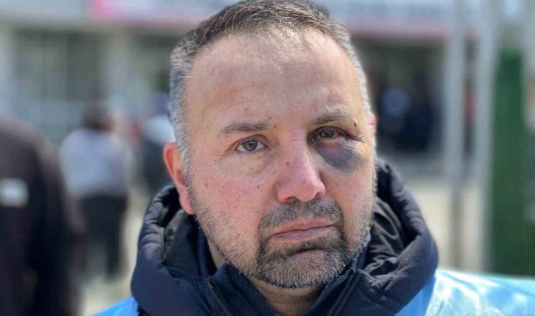 Samsun’da okulda görevi esnasında, daha önce okuldan atılan 2 öğrenci