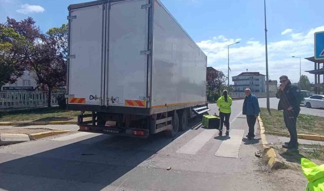 Kocaeli’nin Gebze ilçesinde kamyon ile çarpışan motosikletin sürücüsü yaralandı. Kaza,