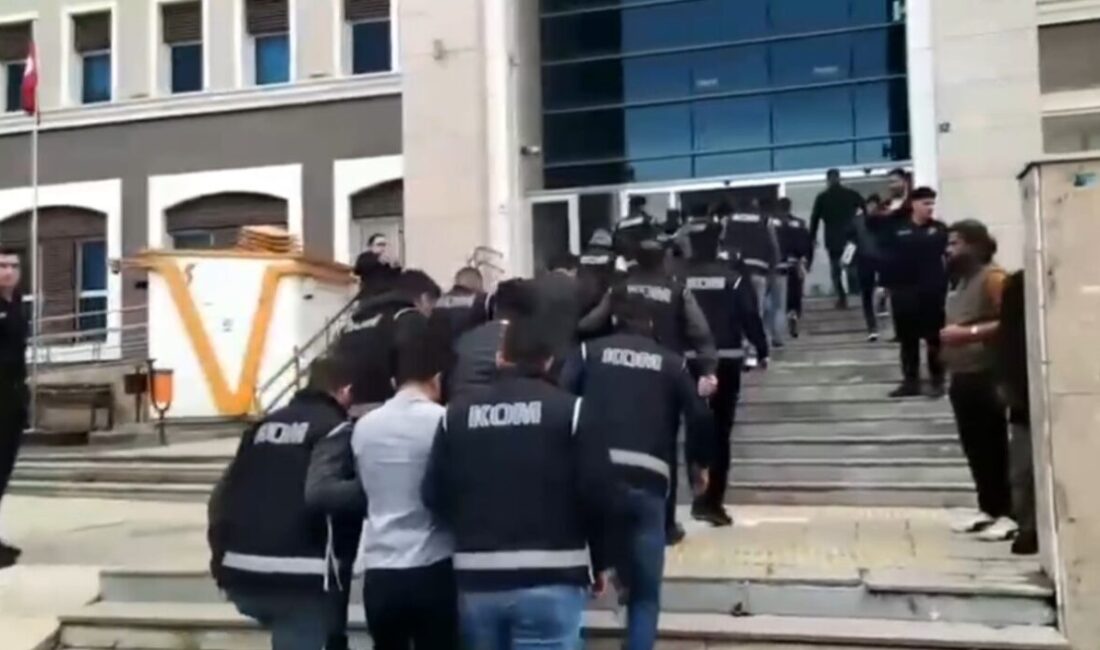 Şanlıurfa’nın Siverek ilçesinde araç muayene istasyonuna düzenlenen rüşvet operasyonunda gözaltına