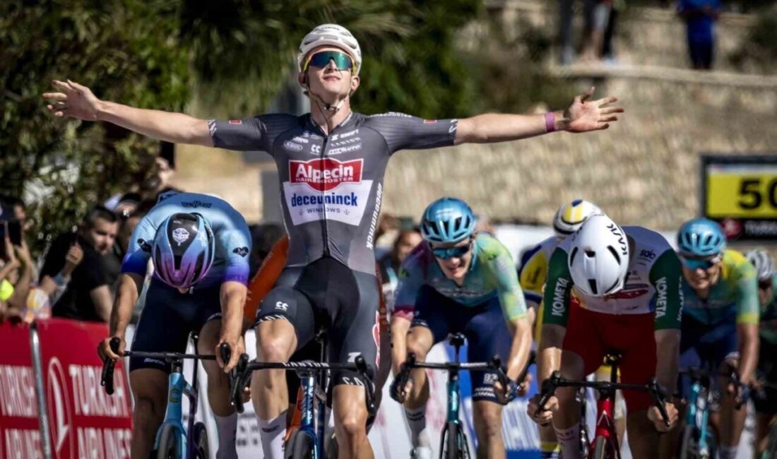 60. Cumhurbaşkanlığı Türkiye Bisiklet Turu’nda Kemer-Kalkan etabını kazanan Hollandalı bisikletçi