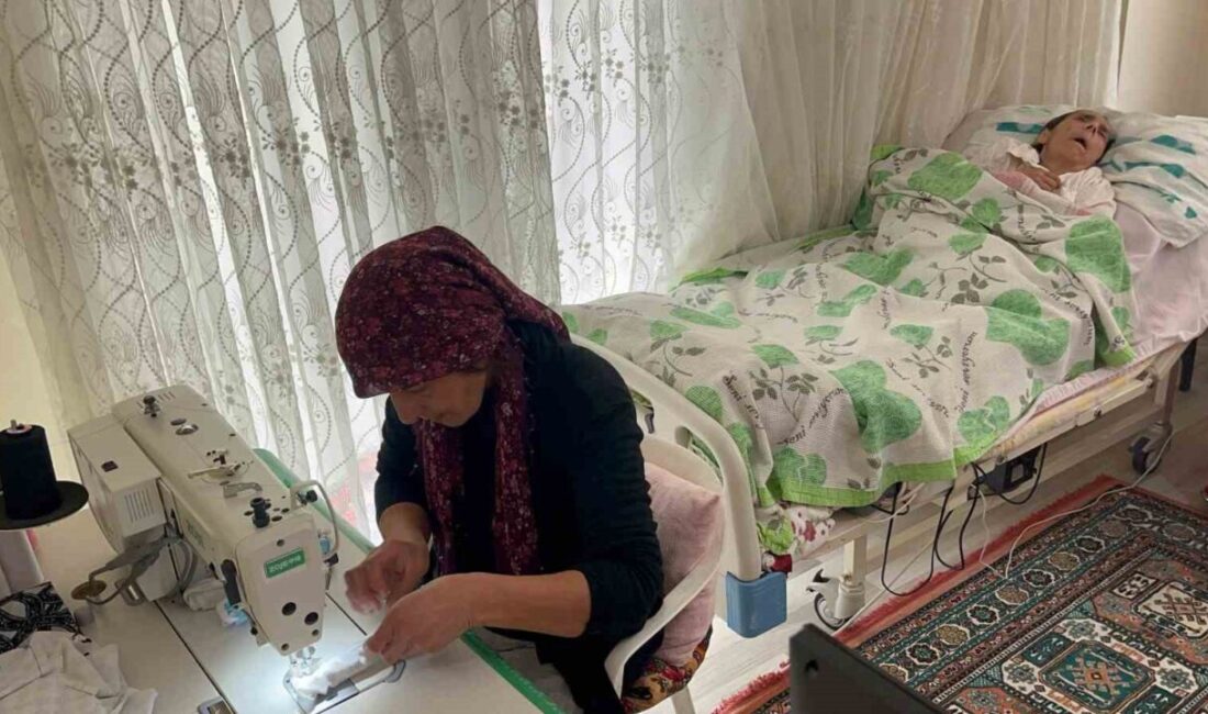 Yatağa bağlı annesine bakmak için belediyedeki işini bırakan kadın, diktiği tokalarla geçimini sağlıyor Gaziantep Büyükşehir Belediyesindeki görevini bırakıp, yatağa bağlı alzaymır hastası annesine