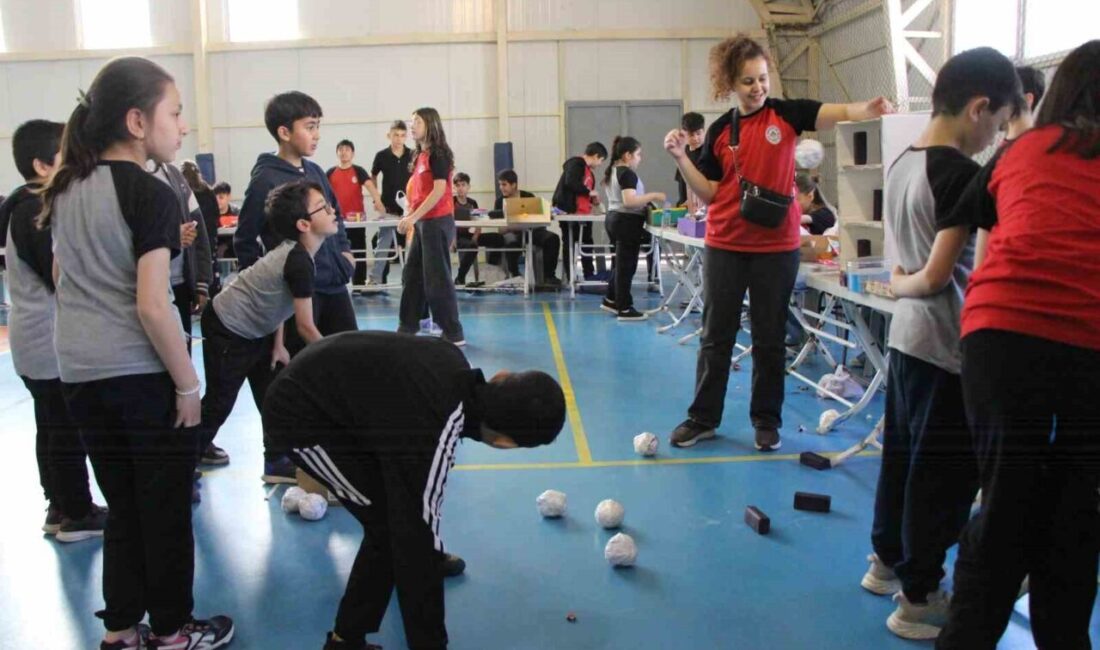 Amasya’da 2 öğretmen atık malzemelerden 160 çeşit oyun tasarlayıp görev