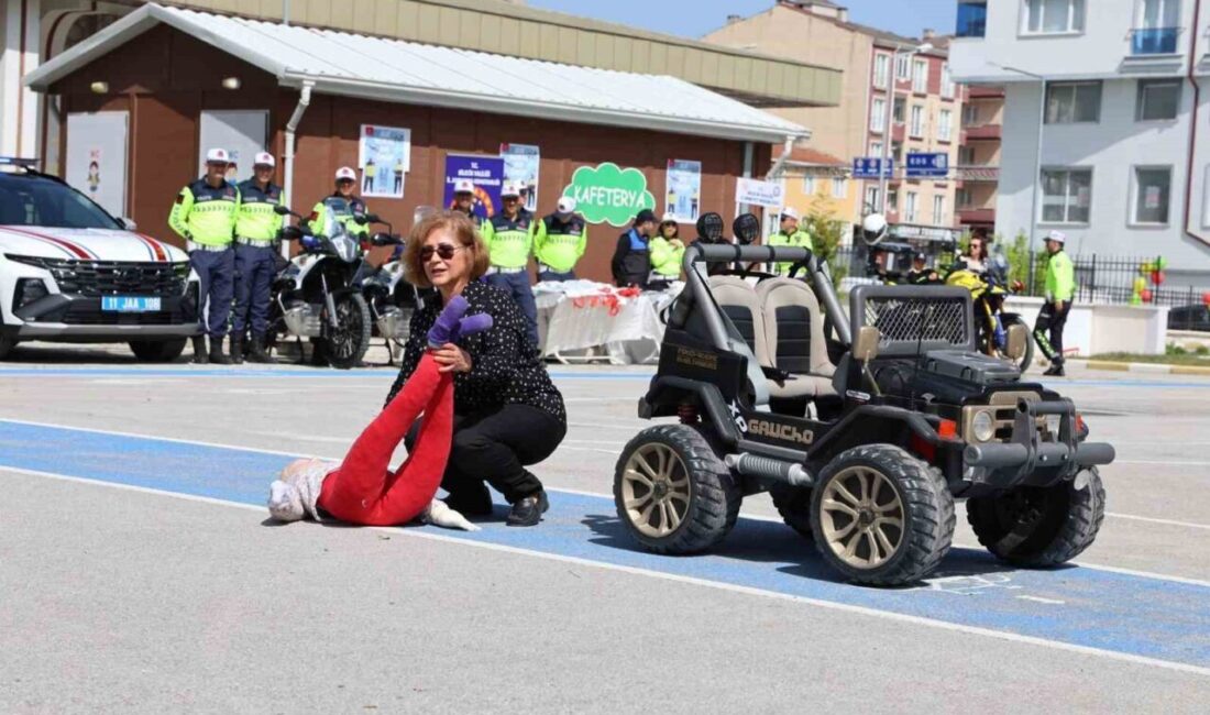 Bilecik’te düzenlenen Trafik ve İlk Yardım Haftası Kutlama Programı, il