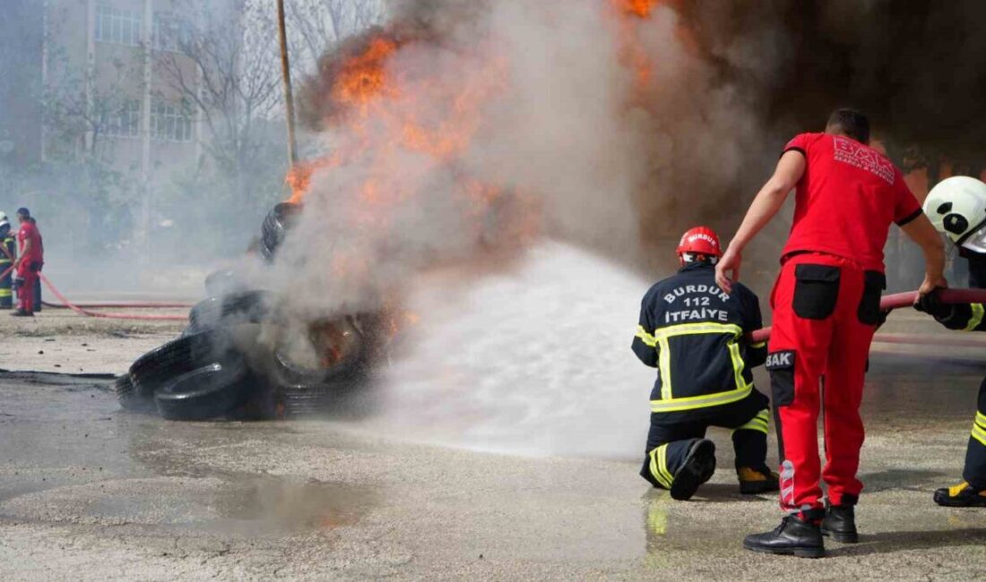 Burdur Belediyesi İtfaiye Müdürlüğü tarafından organize edilen “Temel İtfaiyecilik ve