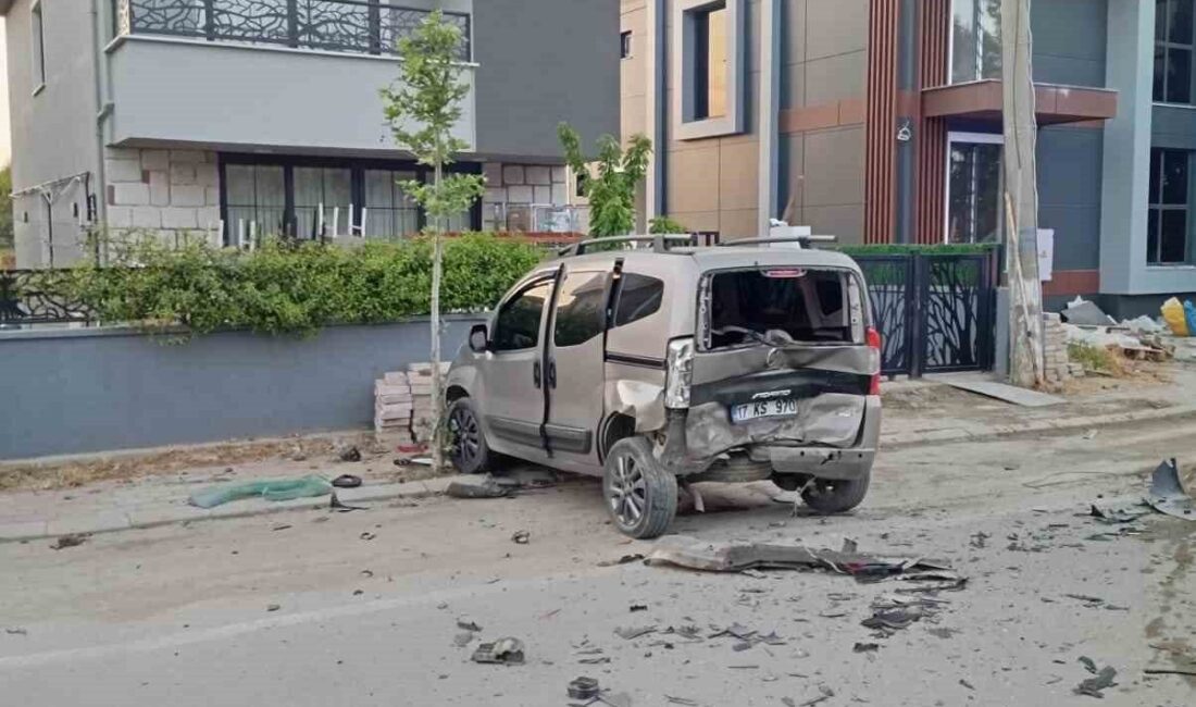 Çanakkale’nin Gelibolu ilçesinde kontrolden çıkan araç park halindeki otomobillere çarptı.