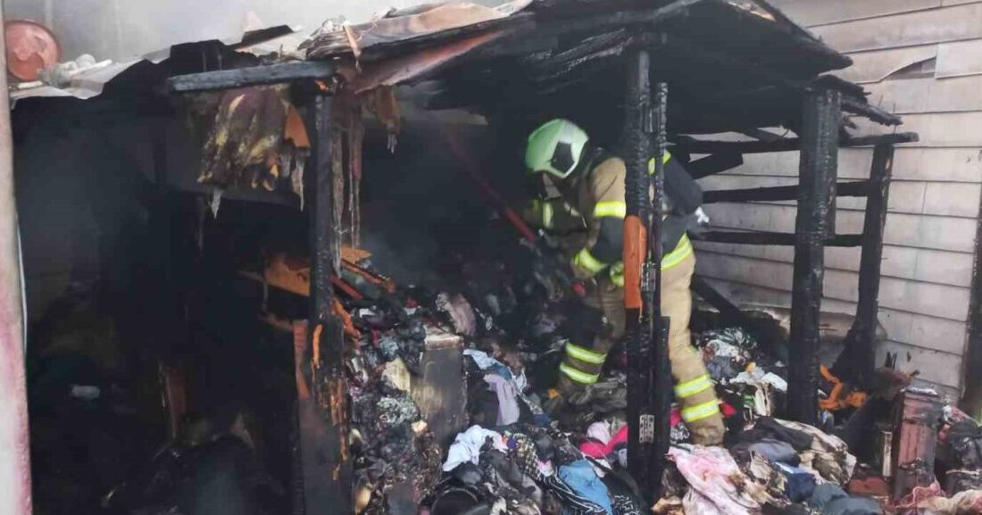 Balıkesir’in Erdek ilçesi Atatürk Mahallesi Ayışığı Sokak’ta bulunan bir konteyner