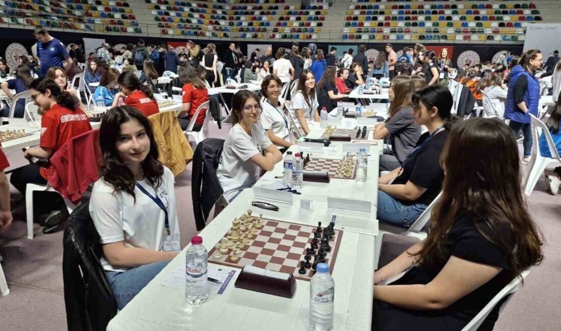 Eskişehir ‘Fatih Fen Lisesi Kız Satranç A Genç Kız Takımı,