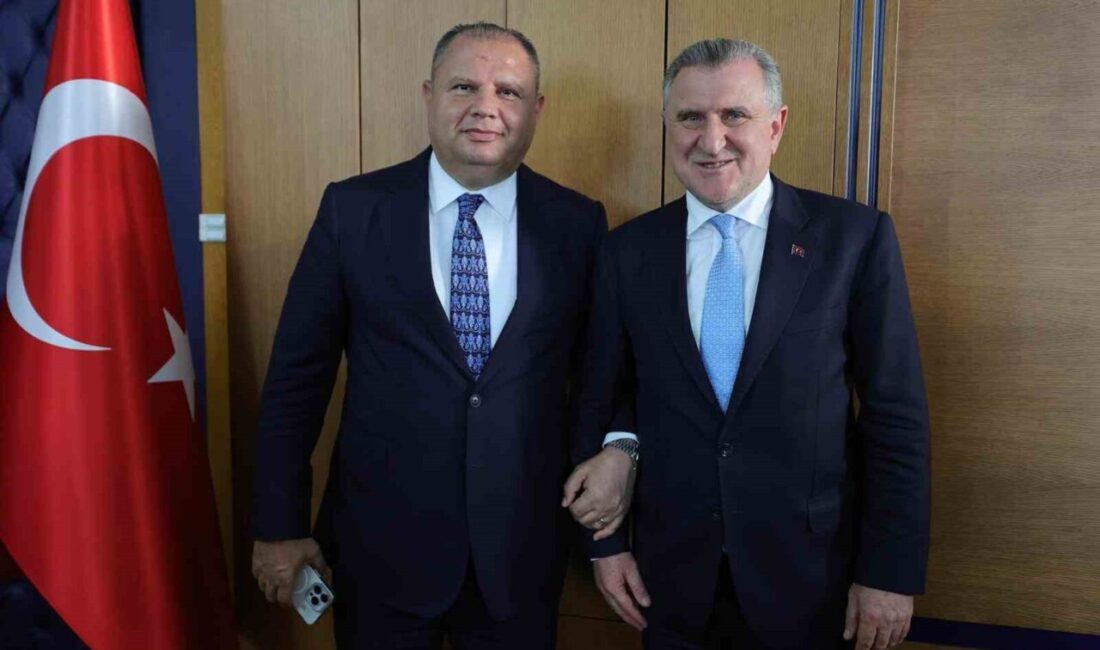 Gençlik ve Spor Bakanı Osman Aşkın Bak ile görüşme yapan