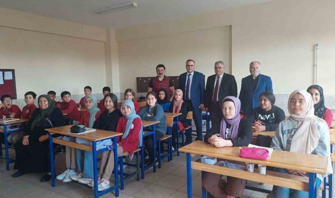 Konya’nın Akşehir ilçesinde, Şehit Coşkun Karabulut’un annesi Döndü Karabulut şehit