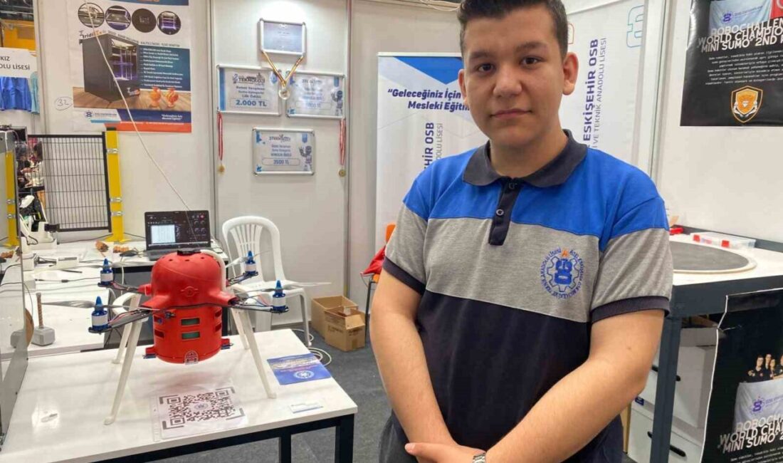 Eskişehirli öğrencilerin 3 boyutlu teknolojiyle geliştirdikleri yangın söndürme dronu ve