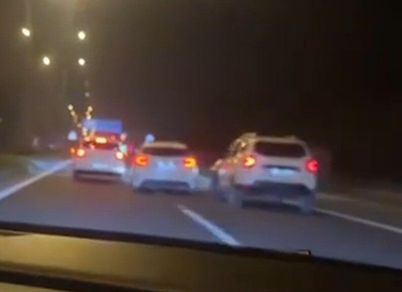 Bolu’da D-100 kara yolunda araçlar arasında makas atarak trafiği tehlikeye