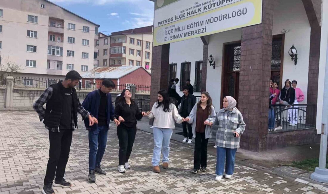 Ağrı’nın Patnos ilçesinde üniversite sınavlarına hazırlanan öğrenciler Hıdırellez şenliği düzenledi.