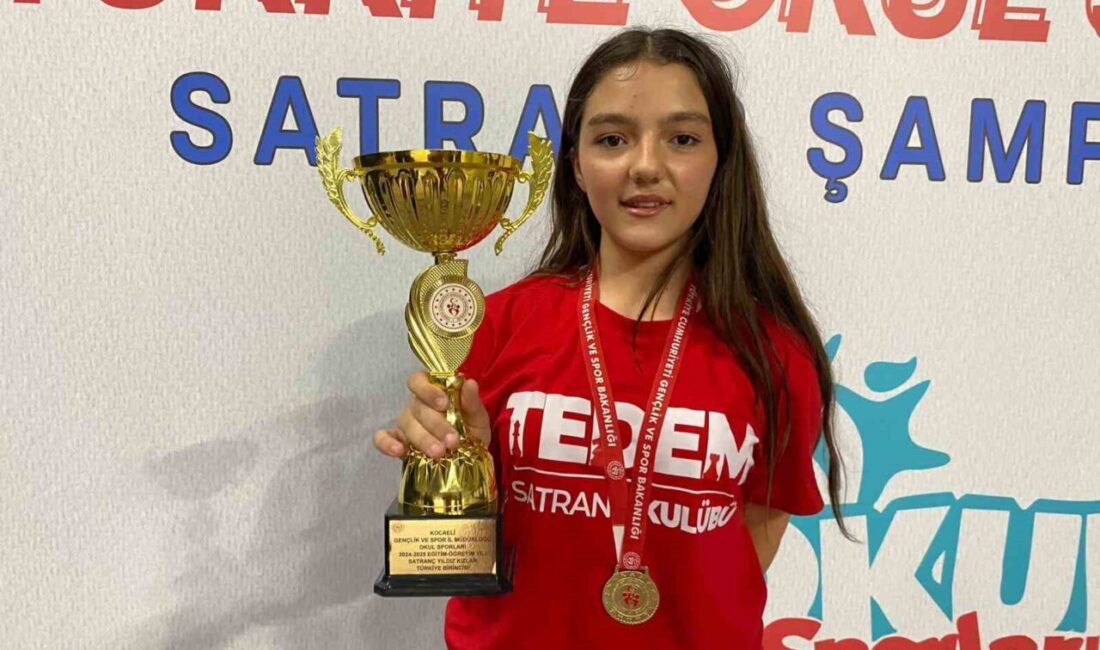 Kocaeli’de düzenlenen Okul Sporları Türkiye Satranç Şampiyonası’nda dereceye giren takımlara