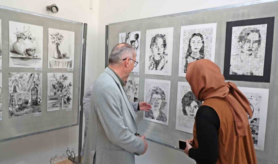 Sinop’ta resim bölümü 1. sınıf öğrencileri, üniversite eğitimleri sürecinde hazırladıkları