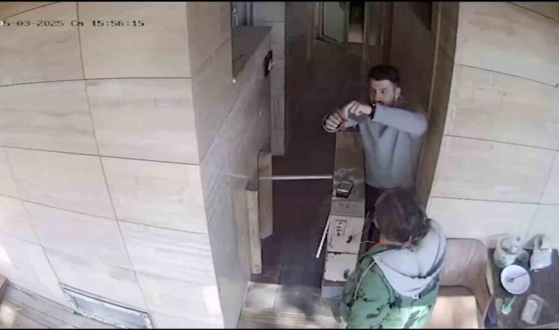 Manisa’da bir kafe işletmecisi, iş yerinin tuvalet kısmında bulduğu içi